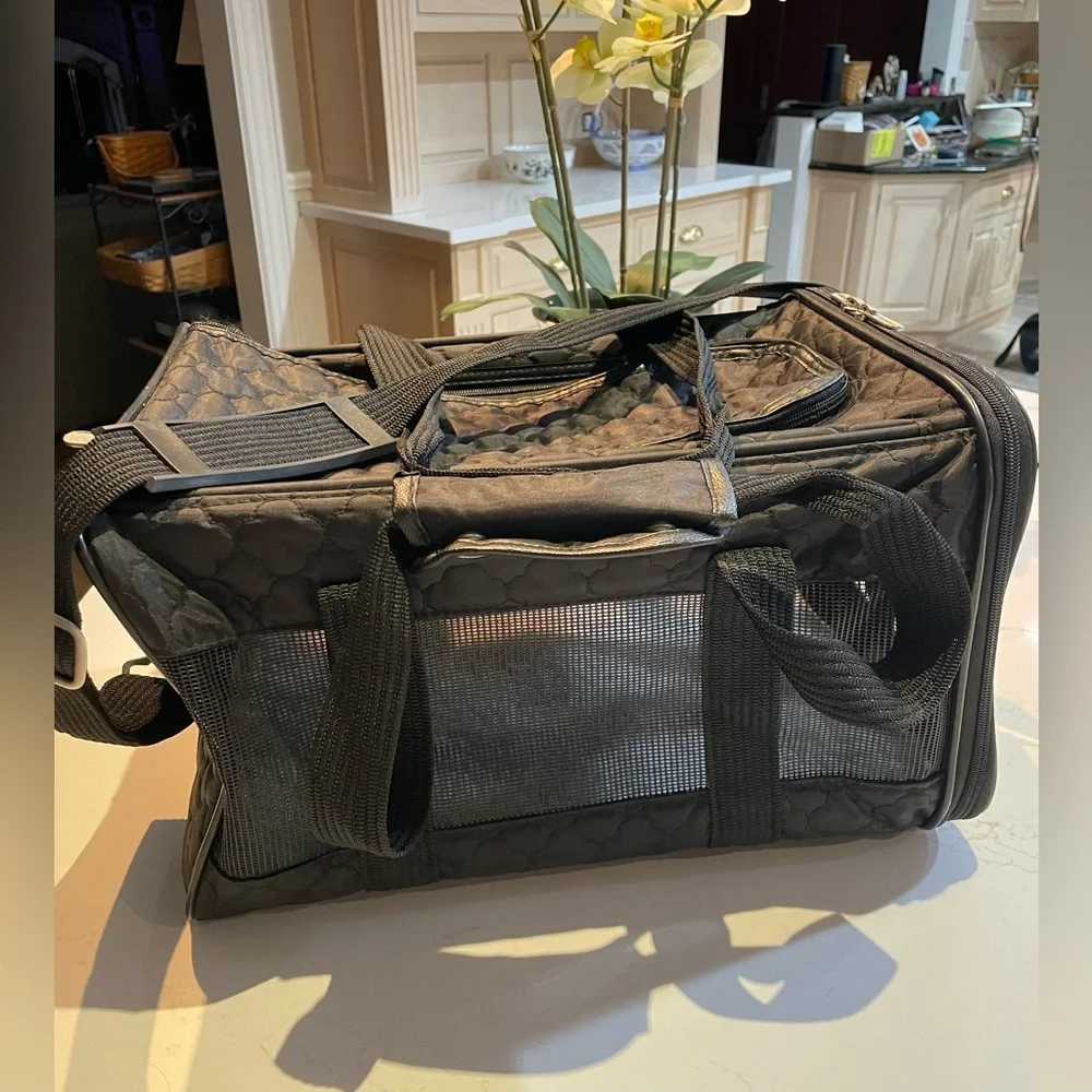 Sherpa Dog carrier size medium